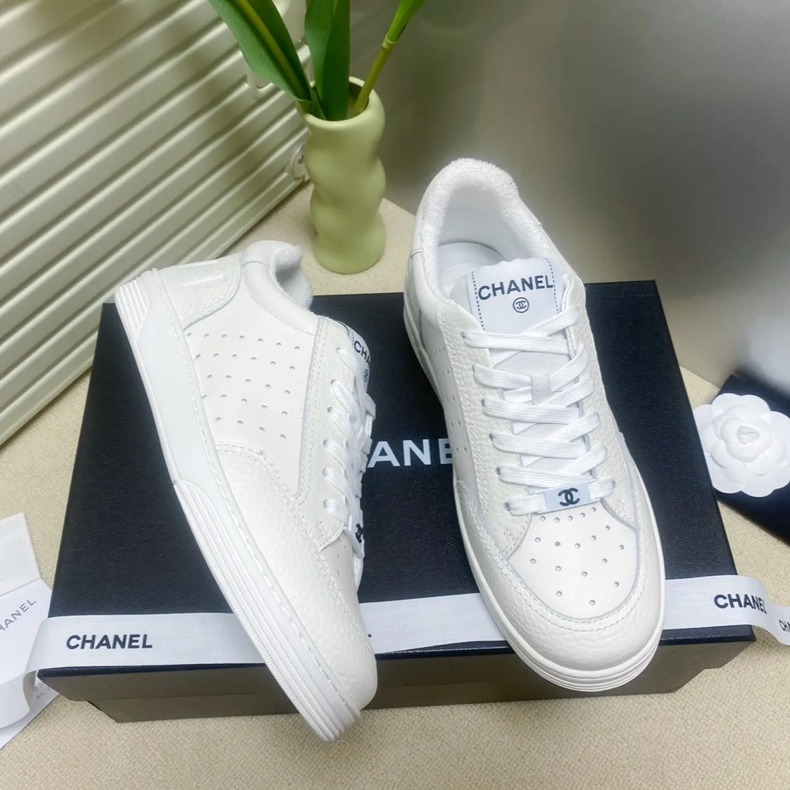 👟👟Ex-factory price 480🐹🐹Women's shoes, women's clothing chanel~~Chanel's latest 2022 panda shoes, skateboard shoes, sneakers, out of stock king @counters are out of stock everywhere〰It's hard to reserve even if you have money❗️ The fresh splicing style is really super nice...Xiaohongshu, Internet celebrity anchors, and blog owners have already started to call ❤ Original calfskin fabric, original towel lining, logo stamping process, two-color T👟👟 ex-factory price U outsole, lasting process, foot pad latex all custom molded... 🎁Supporting packaging 35-40 regular size